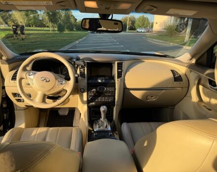 Черный Инфинити QX70, объемом двигателя 3.7 л и пробегом 170 тыс. км за 22300 $, фото 4 на Automoto.ua