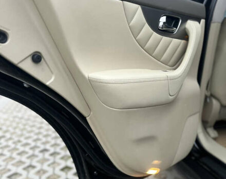 Черный Инфинити QX70, объемом двигателя 3.7 л и пробегом 194 тыс. км за 14900 $, фото 11 на Automoto.ua