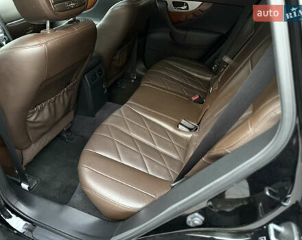 Черный Инфинити QX70, объемом двигателя 3.7 л и пробегом 141 тыс. км за 21500 $, фото 38 на Automoto.ua