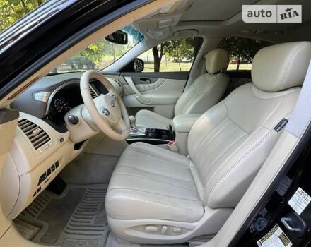 Черный Инфинити QX70, объемом двигателя 3.7 л и пробегом 114 тыс. км за 18888 $, фото 12 на Automoto.ua