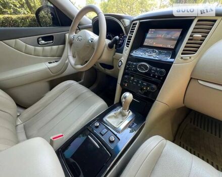 Черный Инфинити QX70, объемом двигателя 3.7 л и пробегом 114 тыс. км за 18888 $, фото 19 на Automoto.ua