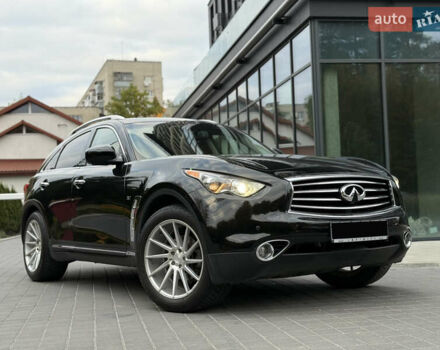 Черный Инфинити QX70, объемом двигателя 3.7 л и пробегом 141 тыс. км за 21500 $, фото 8 на Automoto.ua