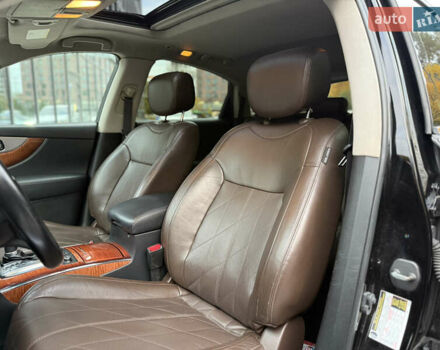 Черный Инфинити QX70, объемом двигателя 3.7 л и пробегом 141 тыс. км за 21500 $, фото 25 на Automoto.ua