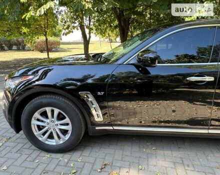 Черный Инфинити QX70, объемом двигателя 3.7 л и пробегом 114 тыс. км за 18888 $, фото 3 на Automoto.ua