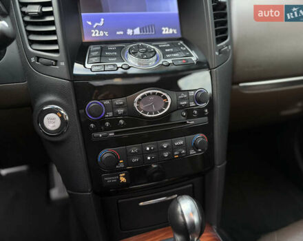 Черный Инфинити QX70, объемом двигателя 3.7 л и пробегом 141 тыс. км за 21500 $, фото 33 на Automoto.ua