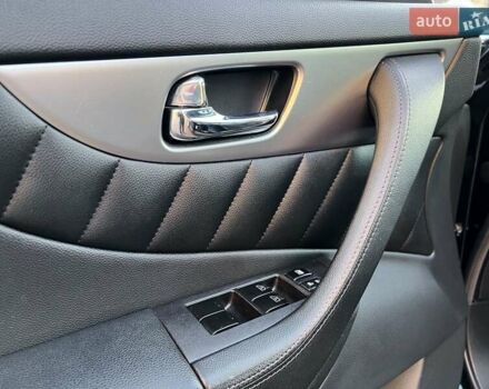 Черный Инфинити QX70, объемом двигателя 3.7 л и пробегом 128 тыс. км за 26500 $, фото 30 на Automoto.ua