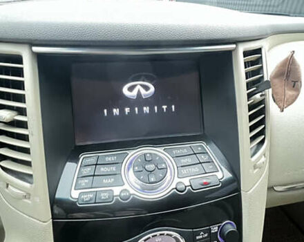 Черный Инфинити QX70, объемом двигателя 3.7 л и пробегом 194 тыс. км за 14900 $, фото 15 на Automoto.ua