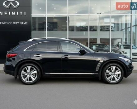 Черный Инфинити QX70, объемом двигателя 2.99 л и пробегом 160 тыс. км за 19500 $, фото 5 на Automoto.ua