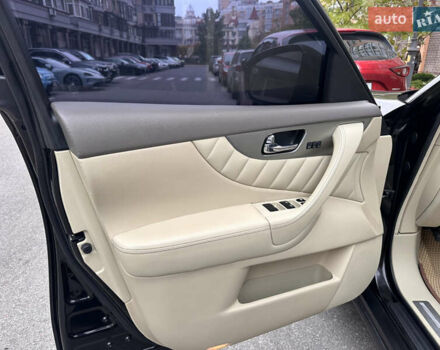 Черный Инфинити QX70, объемом двигателя 3.7 л и пробегом 194 тыс. км за 15900 $, фото 7 на Automoto.ua