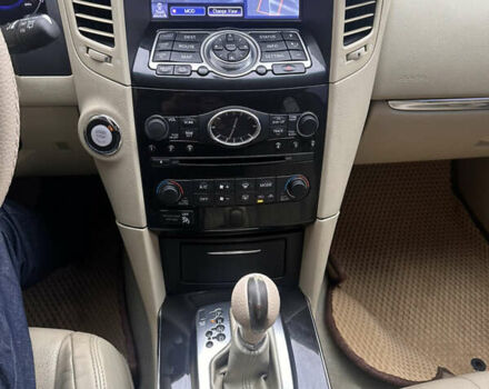 Черный Инфинити QX70, объемом двигателя 3.7 л и пробегом 194 тыс. км за 15900 $, фото 8 на Automoto.ua