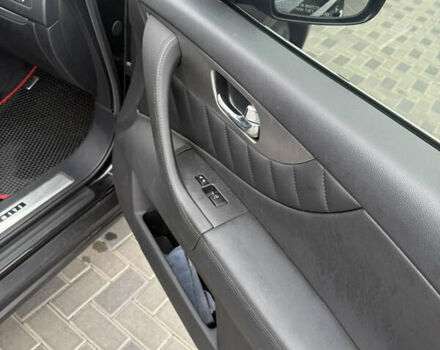 Черный Инфинити QX70, объемом двигателя 3.7 л и пробегом 150 тыс. км за 20300 $, фото 13 на Automoto.ua