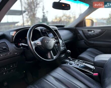 Черный Инфинити QX70, объемом двигателя 3.7 л и пробегом 128 тыс. км за 26500 $, фото 29 на Automoto.ua