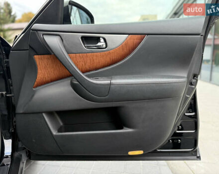 Черный Инфинити QX70, объемом двигателя 3.7 л и пробегом 141 тыс. км за 21500 $, фото 47 на Automoto.ua