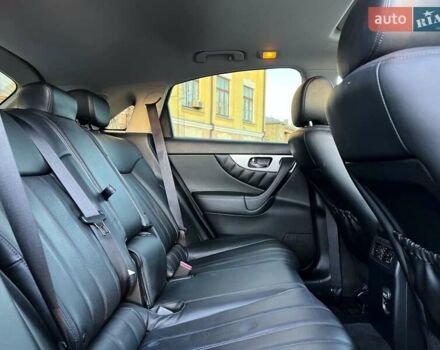 Черный Инфинити QX70, объемом двигателя 3.7 л и пробегом 128 тыс. км за 26500 $, фото 38 на Automoto.ua