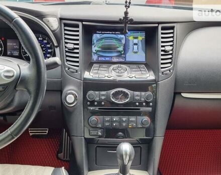 Черный Инфинити QX70, объемом двигателя 3.7 л и пробегом 155 тыс. км за 21300 $, фото 62 на Automoto.ua