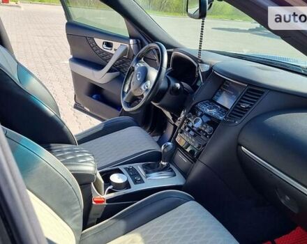 Черный Инфинити QX70, объемом двигателя 3.7 л и пробегом 155 тыс. км за 21300 $, фото 30 на Automoto.ua