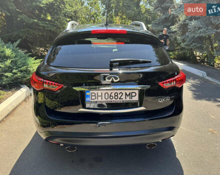 Черный Инфинити QX70, объемом двигателя 3.7 л и пробегом 108 тыс. км за 15900 $, фото 3 на Automoto.ua