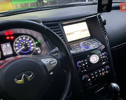 Черный Инфинити QX70, объемом двигателя 3.7 л и пробегом 160 тыс. км за 16900 $, фото 3 на Automoto.ua