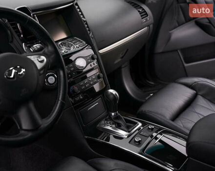 Чорний Інфініті QX70, об'ємом двигуна 3.7 л та пробігом 99 тис. км за 19900 $, фото 26 на Automoto.ua