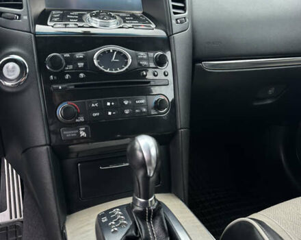 Черный Инфинити QX70, объемом двигателя 3.7 л и пробегом 220 тыс. км за 21500 $, фото 16 на Automoto.ua