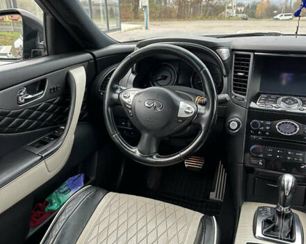Черный Инфинити QX70, объемом двигателя 3.7 л и пробегом 220 тыс. км за 21500 $, фото 14 на Automoto.ua