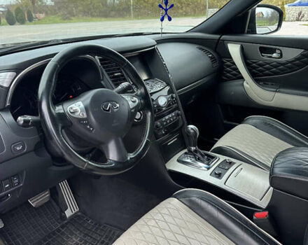 Черный Инфинити QX70, объемом двигателя 3.7 л и пробегом 220 тыс. км за 21500 $, фото 13 на Automoto.ua