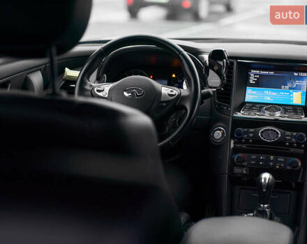 Чорний Інфініті QX70, об'ємом двигуна 3.7 л та пробігом 99 тис. км за 19900 $, фото 35 на Automoto.ua