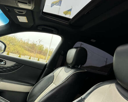 Черный Инфинити QX70, объемом двигателя 3.7 л и пробегом 220 тыс. км за 21500 $, фото 23 на Automoto.ua
