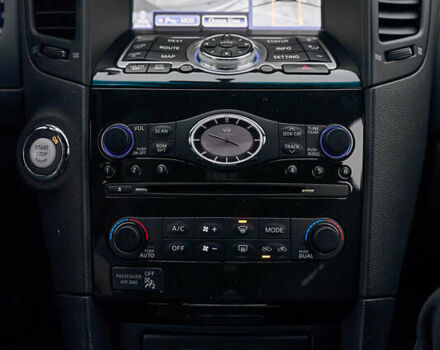 Чорний Інфініті QX70, об'ємом двигуна 3.7 л та пробігом 99 тис. км за 19900 $, фото 40 на Automoto.ua