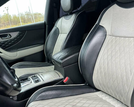 Черный Инфинити QX70, объемом двигателя 3.7 л и пробегом 220 тыс. км за 21500 $, фото 17 на Automoto.ua