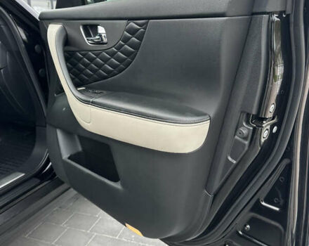 Черный Инфинити QX70, объемом двигателя 3.7 л и пробегом 220 тыс. км за 21500 $, фото 22 на Automoto.ua