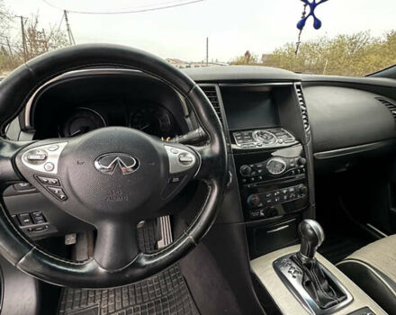 Черный Инфинити QX70, объемом двигателя 3.7 л и пробегом 220 тыс. км за 21500 $, фото 24 на Automoto.ua