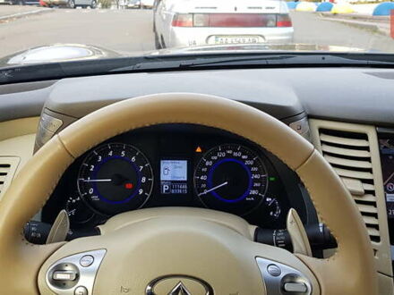 Коричневый Инфинити QX70, объемом двигателя 3.7 л и пробегом 193 тыс. км за 19000 $, фото 1 на Automoto.ua