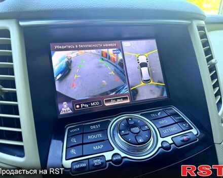 Инфинити QX70, объемом двигателя 3.7 л и пробегом 220 тыс. км за 18500 $, фото 3 на Automoto.ua