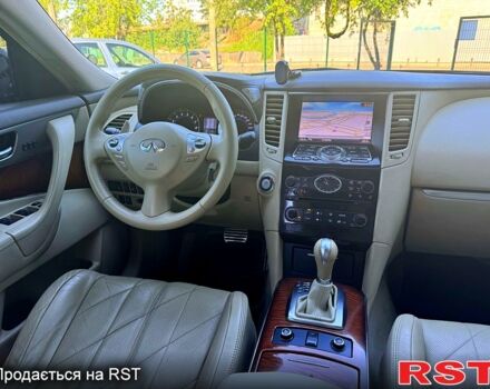 Инфинити QX70, объемом двигателя 3.7 л и пробегом 220 тыс. км за 18500 $, фото 2 на Automoto.ua