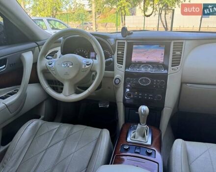 Инфинити QX70, объемом двигателя 3.7 л и пробегом 210 тыс. км за 19000 $, фото 2 на Automoto.ua