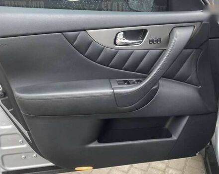 Інфініті QX70, об'ємом двигуна 3.7 л та пробігом 163 тис. км за 15500 $, фото 17 на Automoto.ua