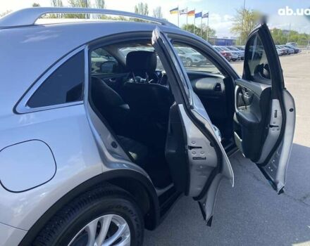 Инфинити QX70, объемом двигателя 3.7 л и пробегом 116 тыс. км за 18000 $, фото 16 на Automoto.ua