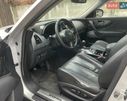 Серый Инфинити QX70, объемом двигателя 3.7 л и пробегом 122 тыс. км за 15500 $, фото 12 на Automoto.ua