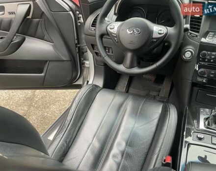Серый Инфинити QX70, объемом двигателя 3.7 л и пробегом 122 тыс. км за 15500 $, фото 20 на Automoto.ua