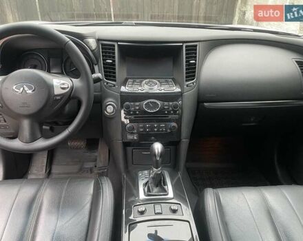 Серый Инфинити QX70, объемом двигателя 3.7 л и пробегом 122 тыс. км за 15500 $, фото 18 на Automoto.ua