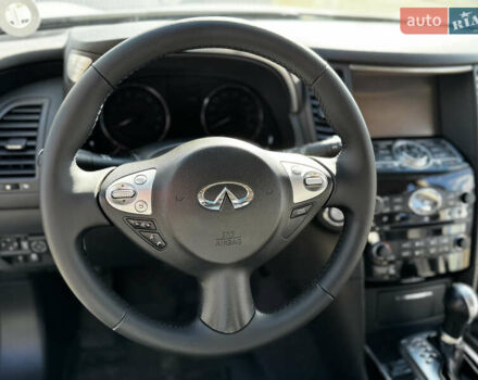 Серый Инфинити QX70, объемом двигателя 3.7 л и пробегом 121 тыс. км за 14700 $, фото 32 на Automoto.ua