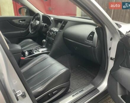 Серый Инфинити QX70, объемом двигателя 3.7 л и пробегом 122 тыс. км за 15500 $, фото 31 на Automoto.ua