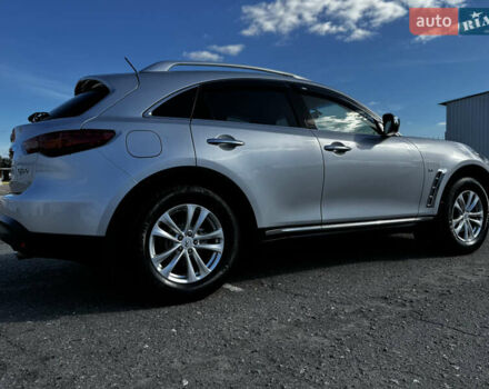 Серый Инфинити QX70, объемом двигателя 3.7 л и пробегом 121 тыс. км за 14700 $, фото 2 на Automoto.ua