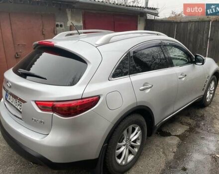 Серый Инфинити QX70, объемом двигателя 3.7 л и пробегом 122 тыс. км за 15500 $, фото 4 на Automoto.ua