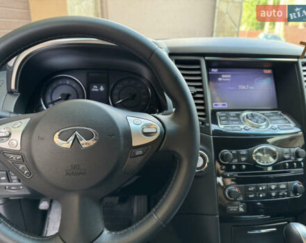 Серый Инфинити QX70, объемом двигателя 3.7 л и пробегом 195 тыс. км за 17200 $, фото 19 на Automoto.ua
