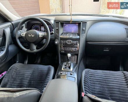 Серый Инфинити QX70, объемом двигателя 3.7 л и пробегом 195 тыс. км за 17200 $, фото 14 на Automoto.ua