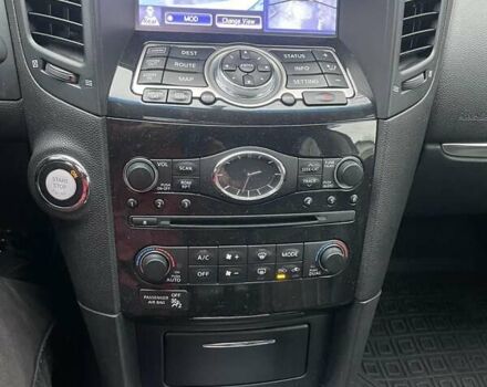 Серый Инфинити QX70, объемом двигателя 3.7 л и пробегом 122 тыс. км за 15500 $, фото 28 на Automoto.ua