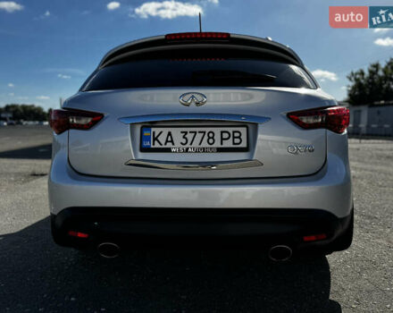 Серый Инфинити QX70, объемом двигателя 3.7 л и пробегом 121 тыс. км за 14700 $, фото 4 на Automoto.ua