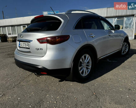 Серый Инфинити QX70, объемом двигателя 3.7 л и пробегом 121 тыс. км за 14700 $, фото 17 на Automoto.ua